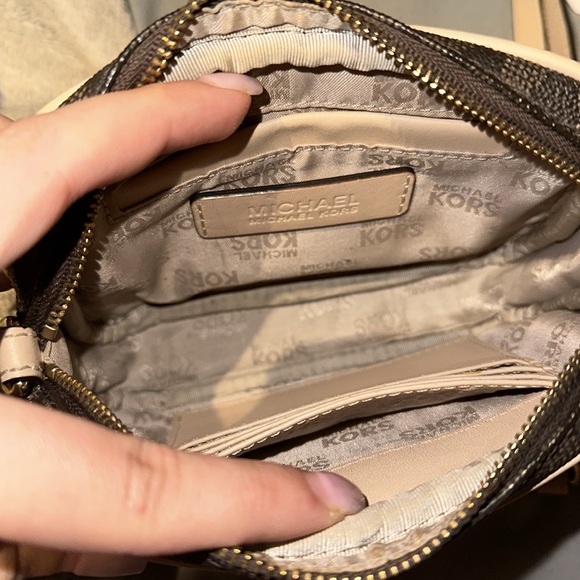 MICHAEL KORS SIGNATURE MINI CROSSBODY BAG - Picture 3 of 5